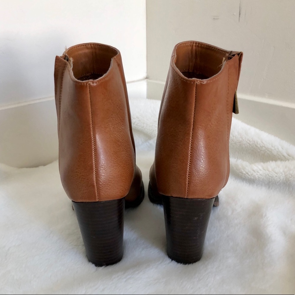 Boots - Picture 4 of 5